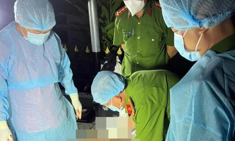 Người đàn ông tử vong bên cạnh mộ vợ với vết thương hở ở vùng bụng