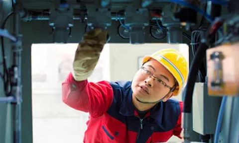 Ngã ngửa với mức lương chục triệu của ngành nghề hot nhất ‘mùa cắt điện’