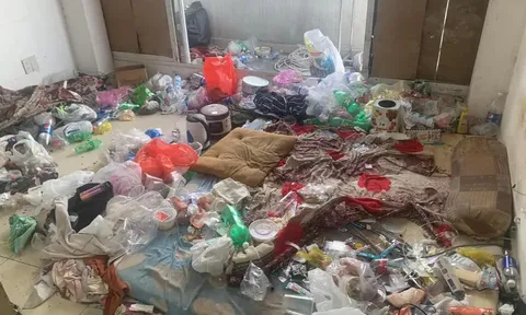 Giật mình trước căn phòng trông như bãi rác của cô gái 23 tuổi ngay tại Việt Nam