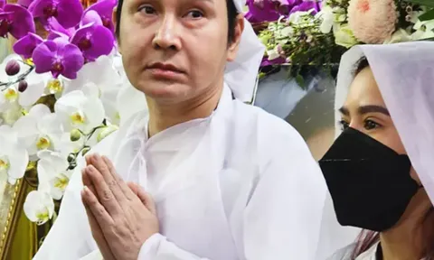Nam ca sĩ bị đồn là con rơi của Vũ Linh bởi một chi tiết giống đến kỳ lạ