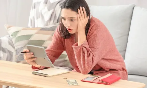 9 thói quen xấu về tiền bạc sẽ khiến bạn dần nghèo đi mà ai cũng mắc phải