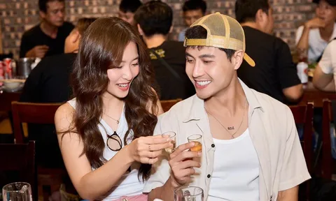 Phim 'Gia đình mình vui bất thình lình' đóng máy, Khả Ngân - Thanh Sơn được khen có tướng phu thê vì loạt cử chỉ này