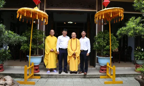Công an tỉnh Thừa Thiên Huế thăm hỏi, chúc mừng Giáo hội Phật giáo Việt Nam nhân dịp lễ Phật Đản 2566