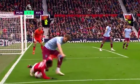 Man Utd mất oan một quả penalty trước Aston Villa?