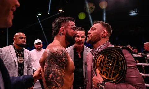 Sức hút cực lớn của Conor McGregor: Cầm đai lên thượng đài, khán giả vỗ tay như sấm dậy