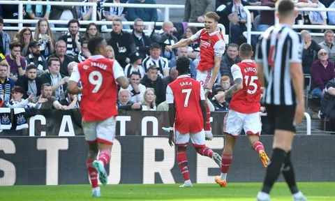 Odegaard tỏa sáng, Arsenal xuất sắc giành 3 điểm trước Newcastle