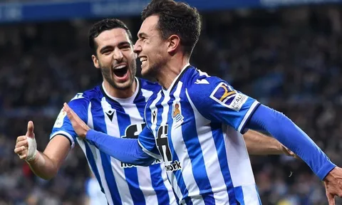 HLV Xavi xác định 'truyền nhân' của Busquets cho Barca