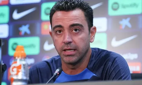 HLV Xavi phản đối xóa thẻ đỏ cho Vinicius