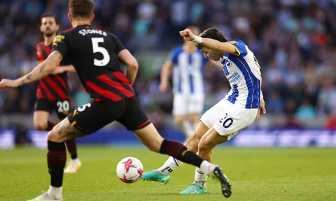 Haaland bị VAR ‘quay lưng’, Man City để Brighton cầm hoà với siêu phẩm sút xa