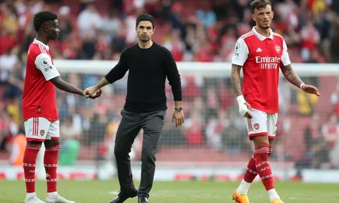 Cựu đội trưởng Arsenal cảnh báo "Arsenal không còn cơ hội vô địch nữa"