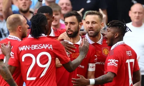 Bruno Fernandes gửi lời xúc động tới fan MU, ngả mũ trước Gundogan và Man City