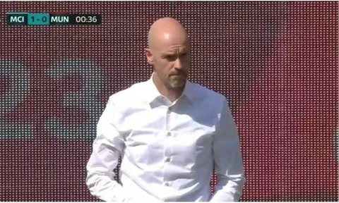Erik Ten Hag 'thất thần' sau siêu phẩm của Gundogan