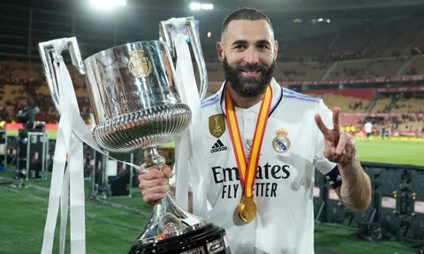 HLV Ancelotti nói Benzema rời đi là 'bất ngờ lớn' vì lý do này