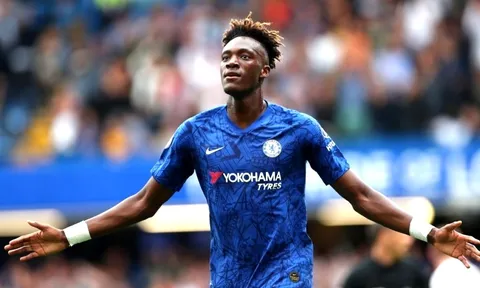 Cựu tiền đạo Chelsea dính chấn thương nặng ngày cuối mùa giải Serie A