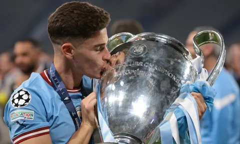 Julian Alvarez sẽ chia tay Man City vì tương lai, dù mới vô địch C1?