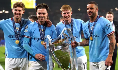 Bất bình sau cú ăn ba, trụ cột không thể thiếu lên kế hoạch rời Man City