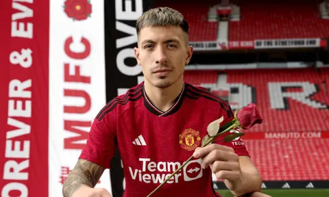 Man United chính thức công bố áo đấu mùa giải 2023/24: 'Đẹp ngỡ ngàng'