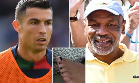 Ronaldo khiến fan điên đảo với hành động 'siêu đáng yêu' của mình