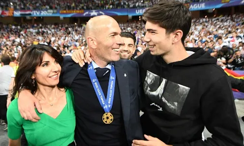 Zidane chính thức ký hợp đồng với Real Madrid