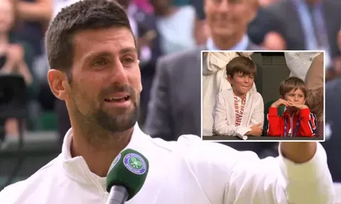 Novak Djokovic đập vợt, bật khóc khi nhìn các con trên khán đài