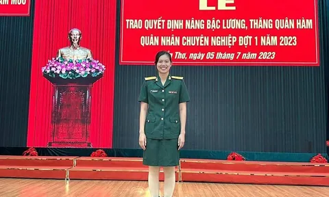 Kình ngư Ánh Viên thăng quân hàm, 'Flex' khiến dân mạng 'điên đảo'