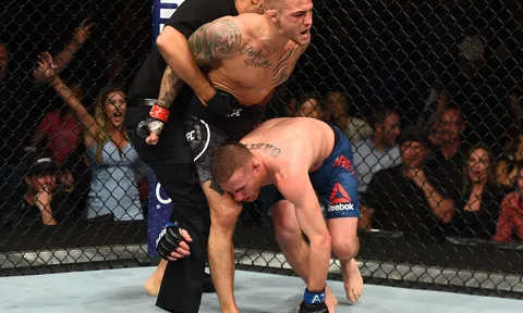 Kết quả UFC 291: Justin Gaethje dễ dàng đánh bại Dustin Poirier chỉ bằng một cú đá