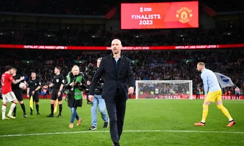 Erik ten Hag, người chơi hệ 'dị'