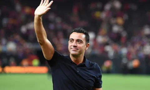 Xavi: "Chúng tôi cần một hậu vệ phải", nghe cái tên thôi cũng làm fan Barca đứng ngồi không yên