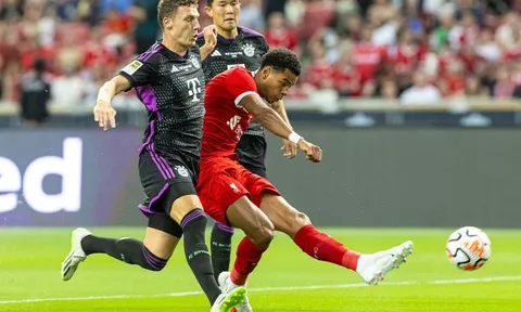 'Công làm, thủ phá ', Klopp lo lắng cho Liverpool