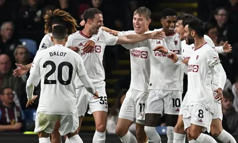 Bruno Fernandes lập siêu phẩm, MU thắng nhọc nhằn trên sân khách