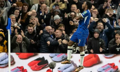 Áp đảo hoàn toàn, Chelsea giành vé đi tiếp tại Carabao Cup