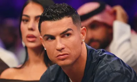 Hỏa tốc rời Al Nassr về châu Âu, Ronaldo lần đầu lên tiếng