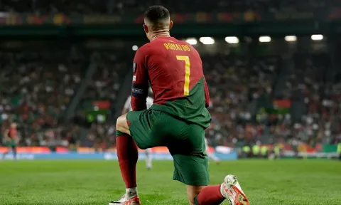 CĐV khắp châu Âu phản ứng bất ngờ ngày Ronaldo tịt ngòi