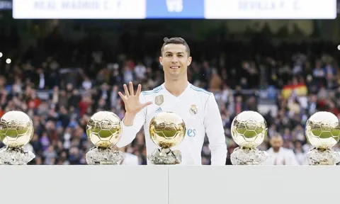 Đồng đội cũ nói xứng đáng nhận 5 QBV của mình, Ronaldo phản ứng gây sốc