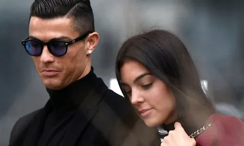 CĐV trầm trồ khi Ronaldo thăm bảo tàng mới của mình tại Ả Rập Saudi