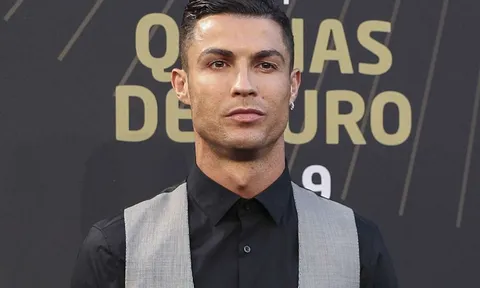 Ronaldo lần đầu lên tiếng khi nhận vinh danh thế kỷ từ 'gã khổng lồ'
