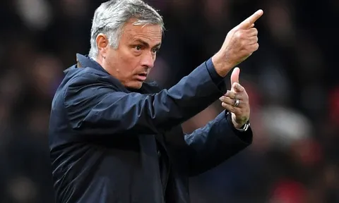 Tuyên bố của Jose Mourinho so sánh Ronaldo và Messi tạo cơn sốt