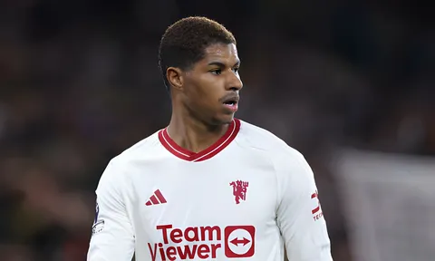 Rashford được fan MU tặng 'quà quý' dù vừa bị lên án dữ dội