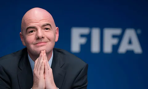 FIFA sẽ ra quyết định phạt CLB Ngoại hạng Anh vì lùm xùm chuyển nhượng