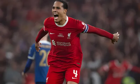 Van Dijk lên tiếng đáp trả những chỉ trích sau khi 'gánh' Liverpool vô địch