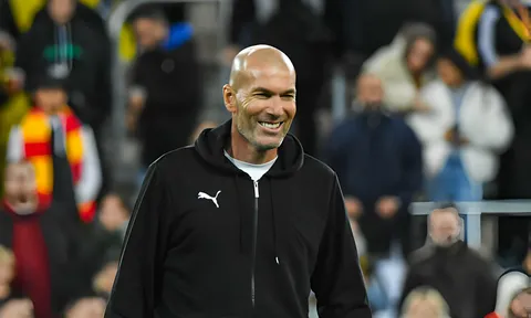 Zinedine Zidane tái xuất, cập bến gã khồng lồ bóng đá châu Âu?