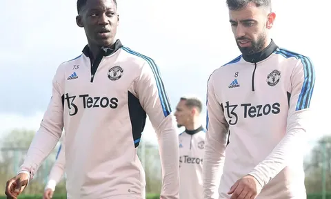 Bruno Fernandes động viên ‘sư đệ’ Mainoo vì bất ngờ được lên tuyển