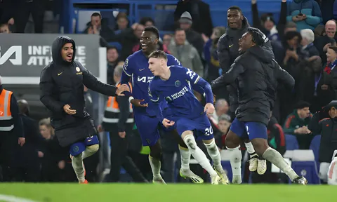 Huyền thoại MU bị 'troll tới bến' khi Chelsea thắng ở phút bù giờ cuối cùng
