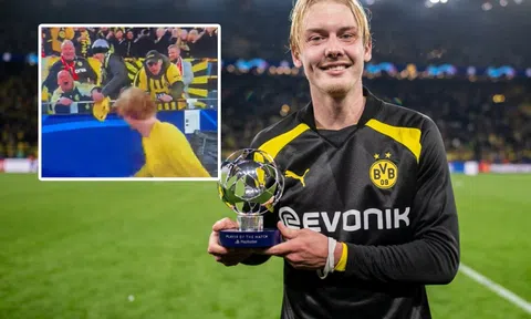 Fan Dortmund hành động xấu xí khi ‘cướp’ áo của Brandt từ CĐV khuyết tật