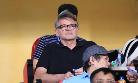 HLV Troussier 'chạy show' vì SEA Games, sao HAGL lập tức bắn tín hiệu