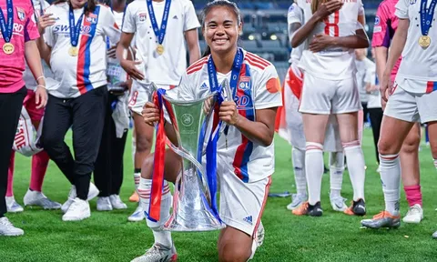 Ngôi sao vừa vô địch Champions League sắp khoác áo ĐT Thái Lan