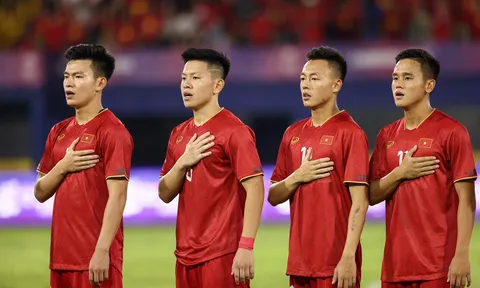 U22 Việt Nam vào bán kết trong ngày Malaysia nhận 2 thẻ đỏ
