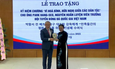 HLV Park Hang Seo trở lại Việt Nam, nhận tin cực vui giữa SEA Games