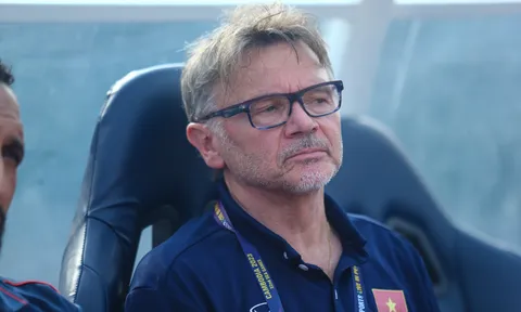HLV Troussier không được thưởng sau HCĐ tại SEA Games 32