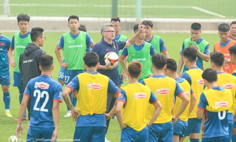 HLV Troussier khiến tất cả ngỡ ngàng về U23 Việt Nam và ĐT Việt Nam